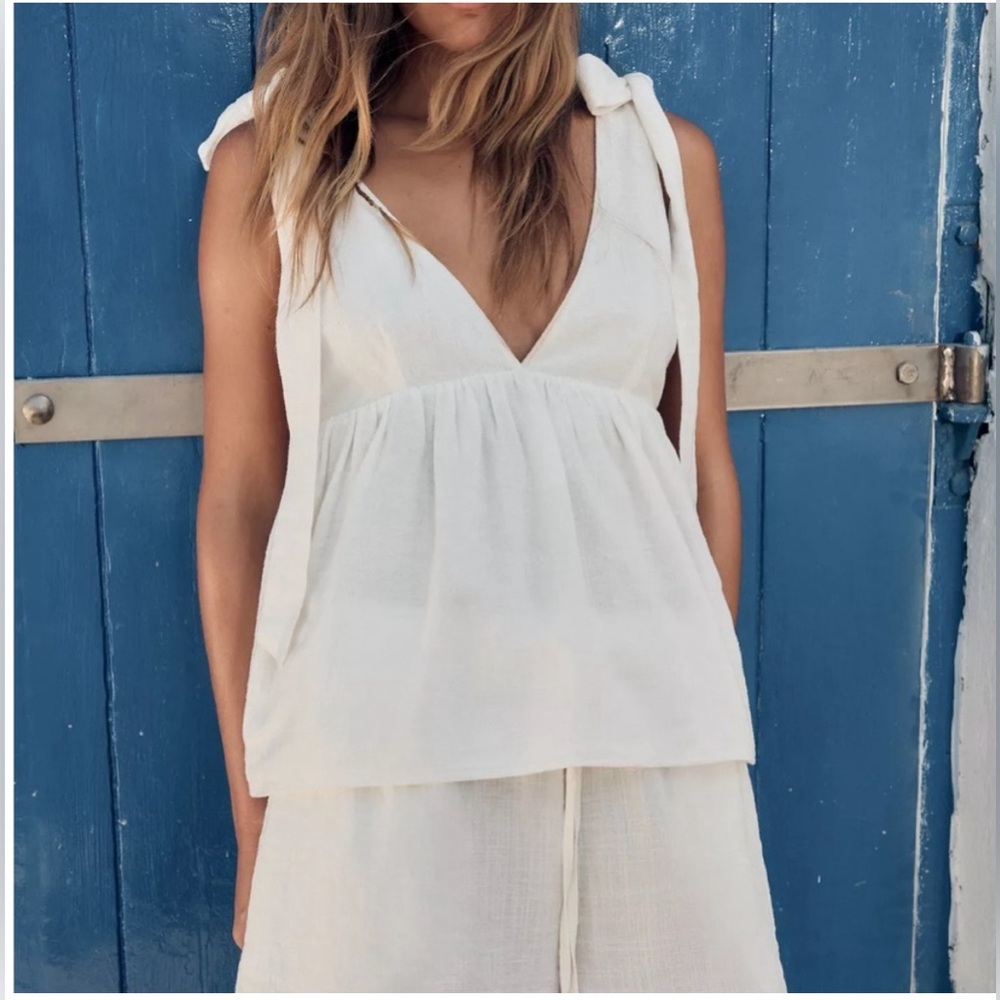 Zara White Sleeveless v neck Top